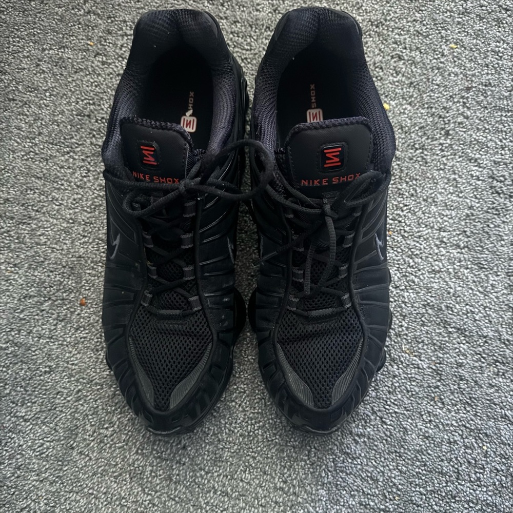 Black Nike shox tl